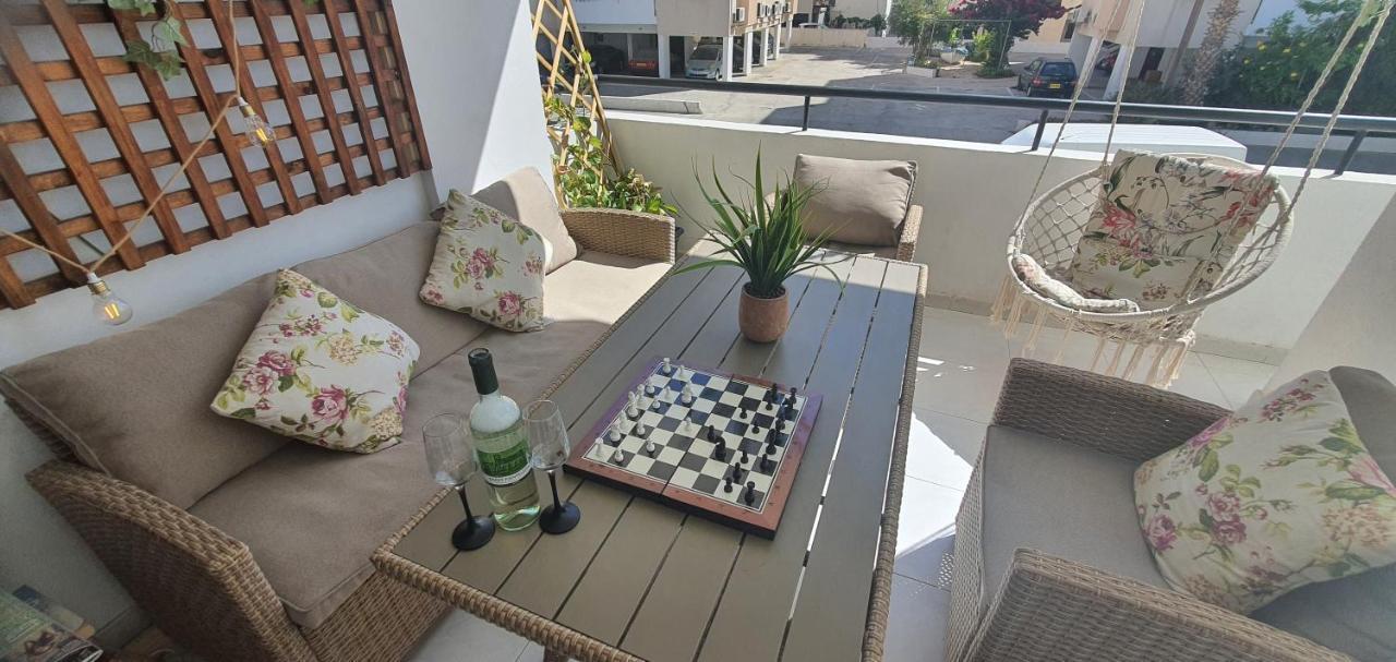 Stefaris "Koutsou Court 105" Apartment Ларнака Екстериор снимка