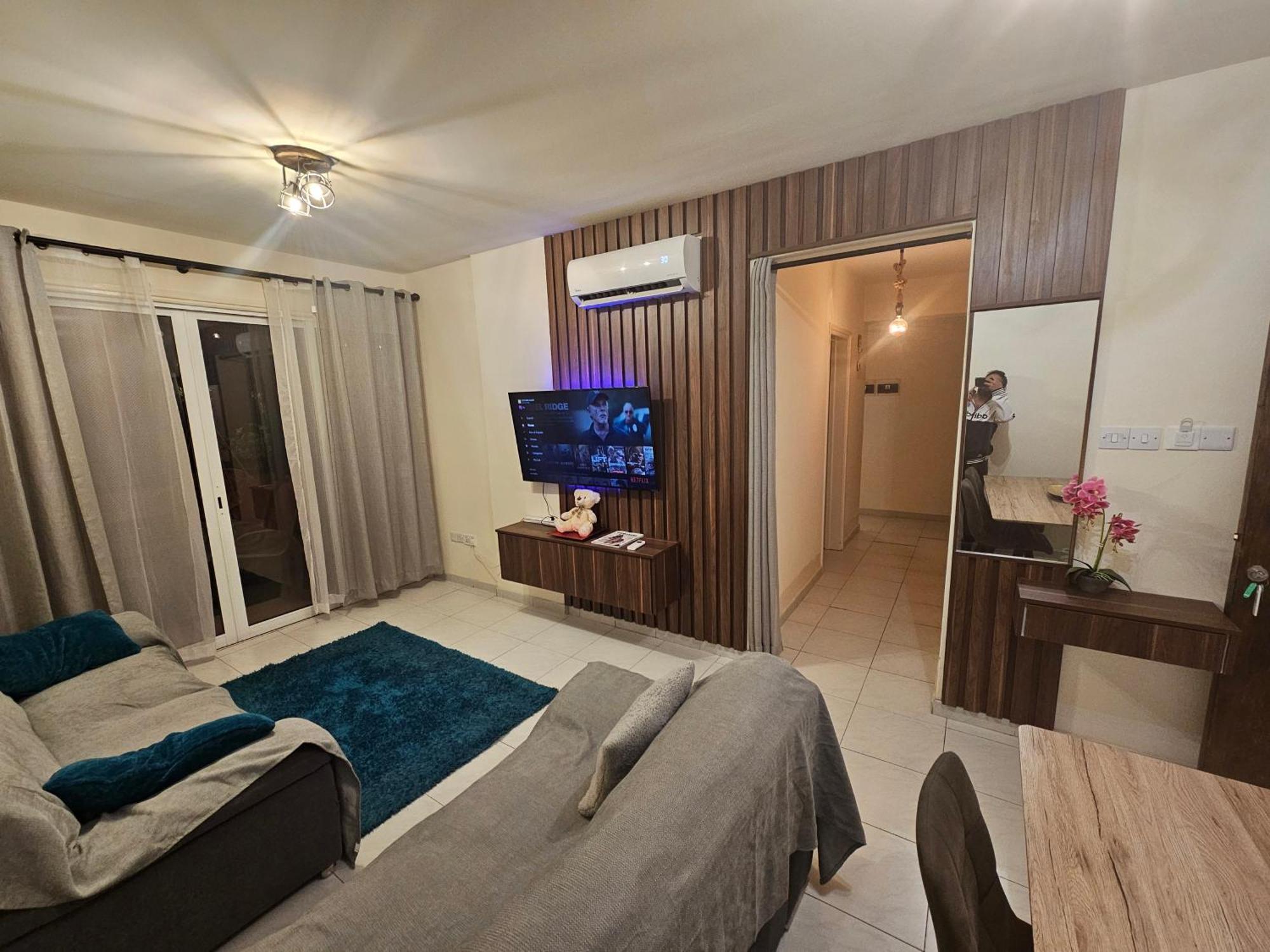 Stefaris "Koutsou Court 105" Apartment Ларнака Екстериор снимка